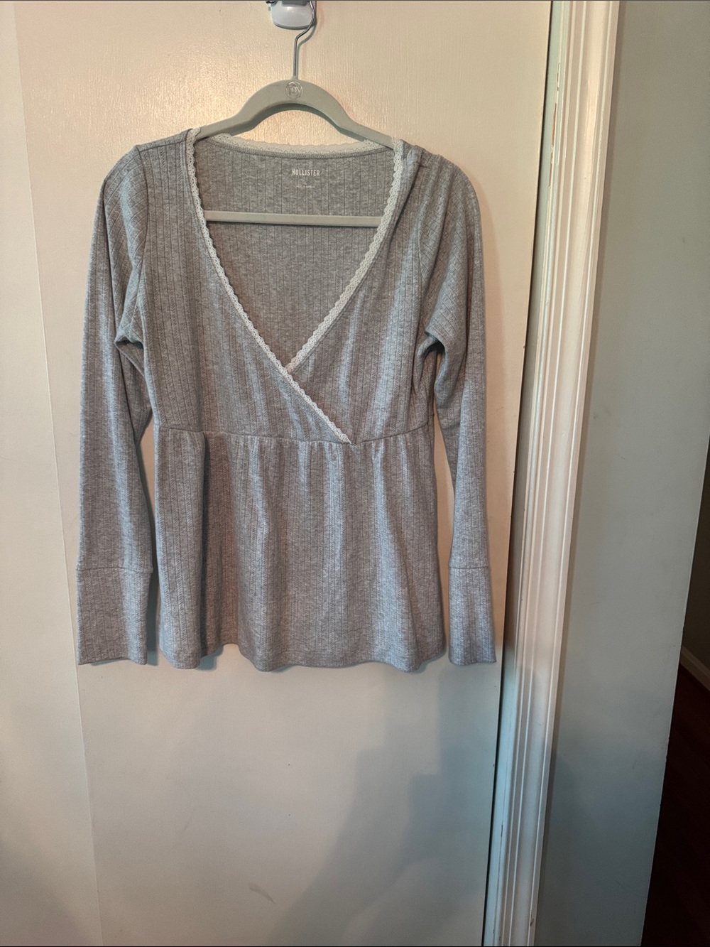 Hollister Babydoll  Ribbed Grey Surplice Long Sleeve Top Womens Sz L